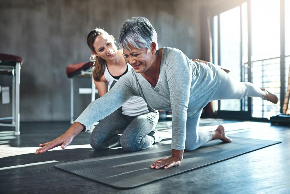 Long-Term Muscle Retention After 40 with a Personal Fitness Trainer Singapore